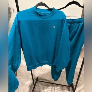 Alo Yoga Accolade Set in Oceanic Teal